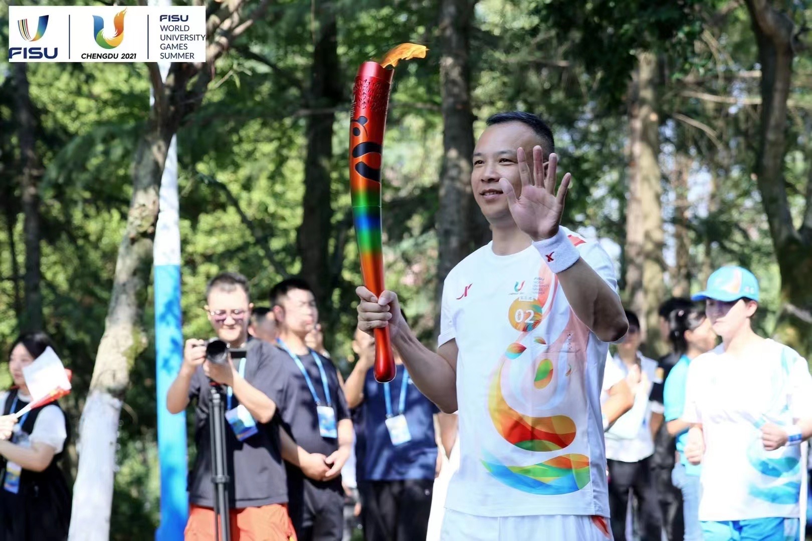 【企业新闻】喜迎大运盛会|人生就是博-尊龙凯时药业工会主席林泽虹参与成都大运会火炬传递